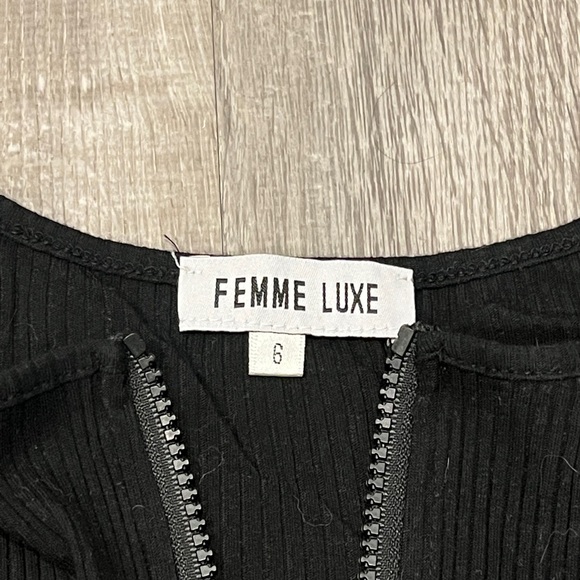 Black Ribbed Zip-Up Tee - Picture 6 of 6